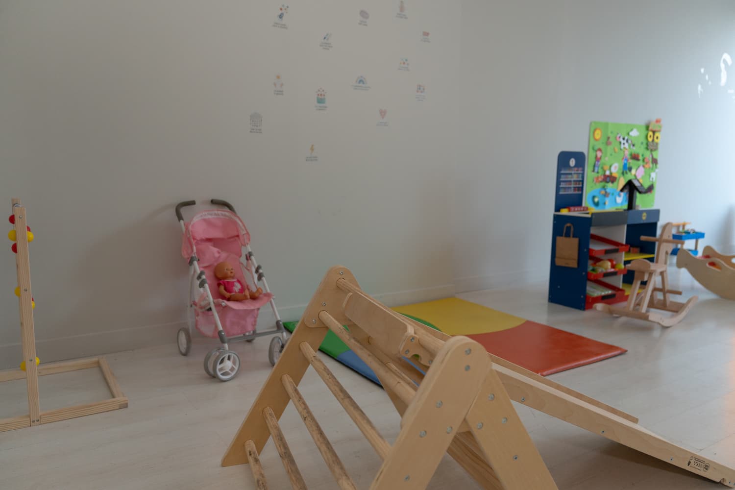 Área infantil del centro pensada para conciliación familiar y cuidado diario
